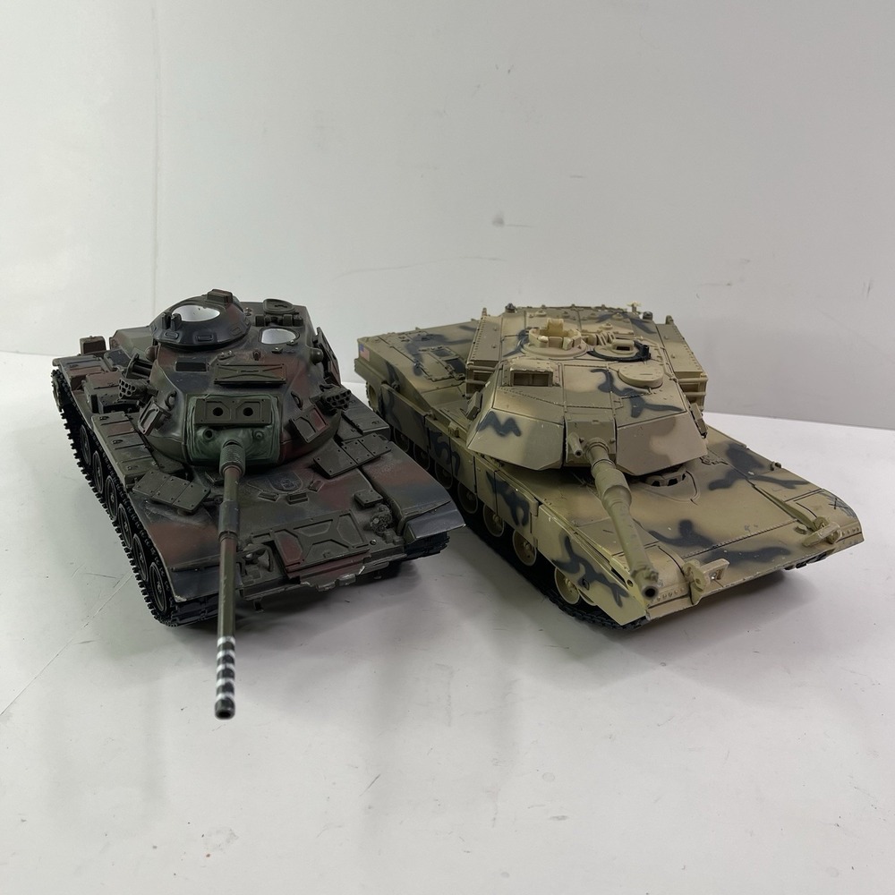 Lot Of 2 2003 Unimax Toys Diecast & Plastic US ARMY A24 & M6O Battle Tanks